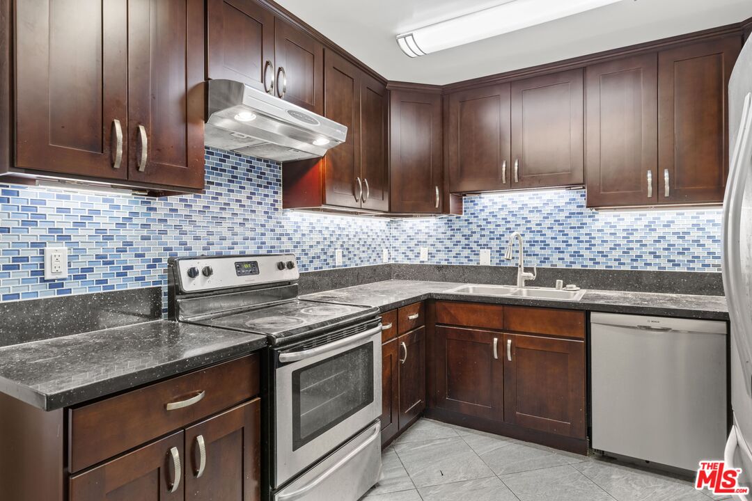 Property photo for 1033 6TH ST, #202, Santa Monica, CA