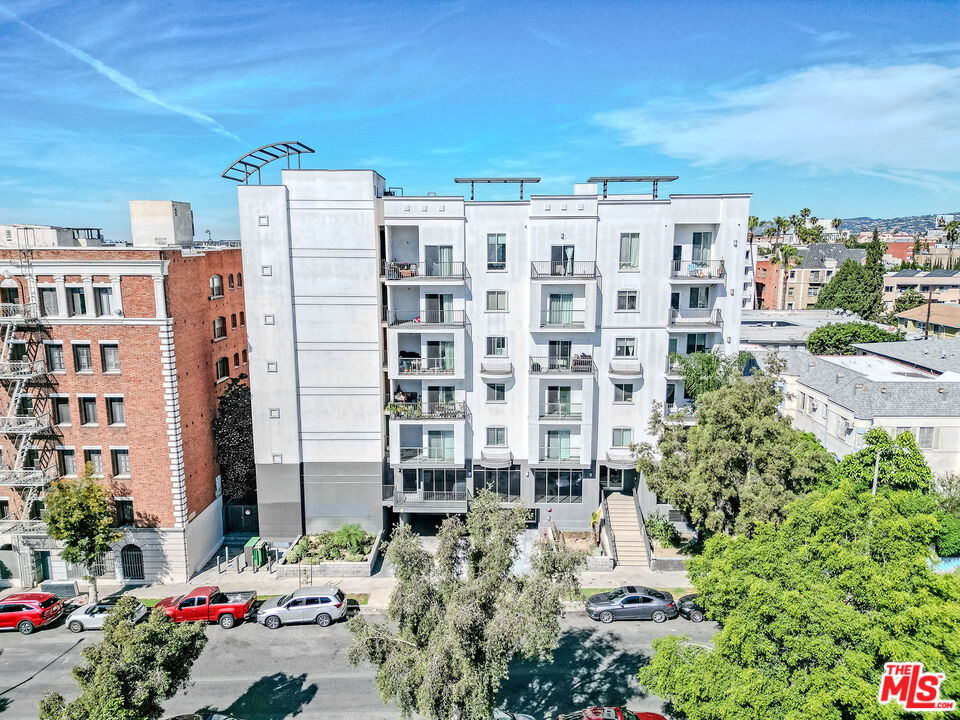 Property photo for 733 S Manhattan Pl, #402, Los Angeles, CA