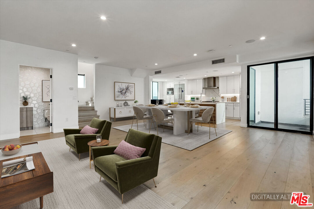 Property photo for 733 1/2 N Gramercy Pl, Los Angeles, CA