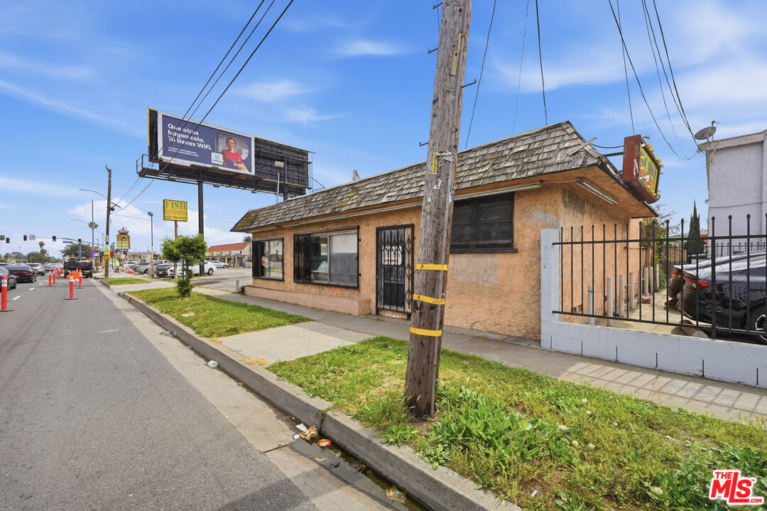 Property photo for 1021 W 101st St, Los Angeles, CA