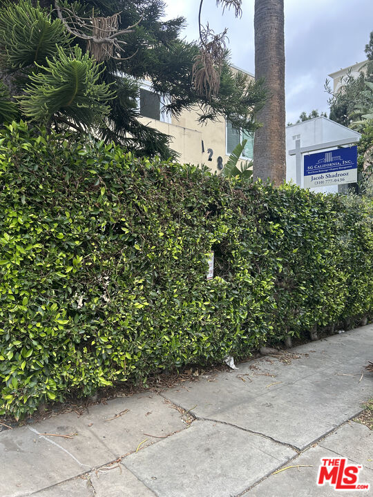 Property photo for 1128 S Oakhurst Dr, #1, Los Angeles, CA