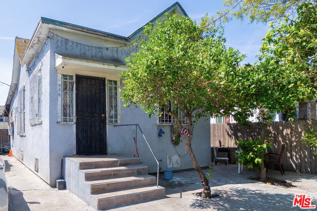 Property photo for 956 E 33rd St, Los Angeles, CA