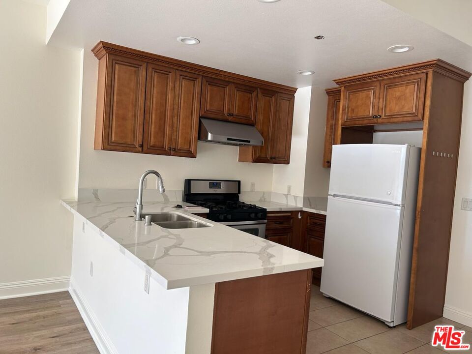Property photo for 345 S Gramercy Pl, #210, Los Angeles, CA