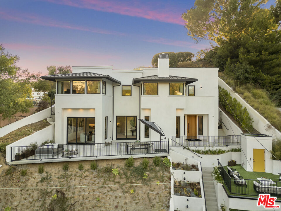 Property photo for 3101 Belden Dr, Los Angeles, CA