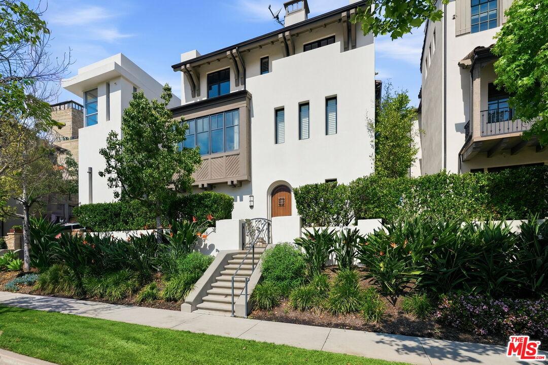 Property photo for 13079 Bluff Creek Dr, Los Angeles, CA