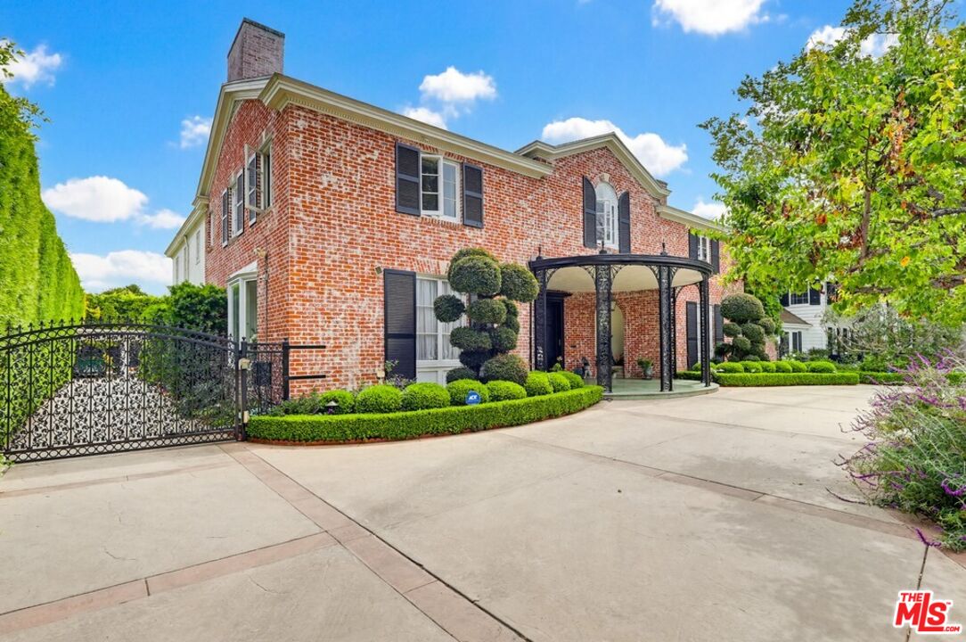 Property photo for 516 S Rimpau Blvd, Los Angeles, CA