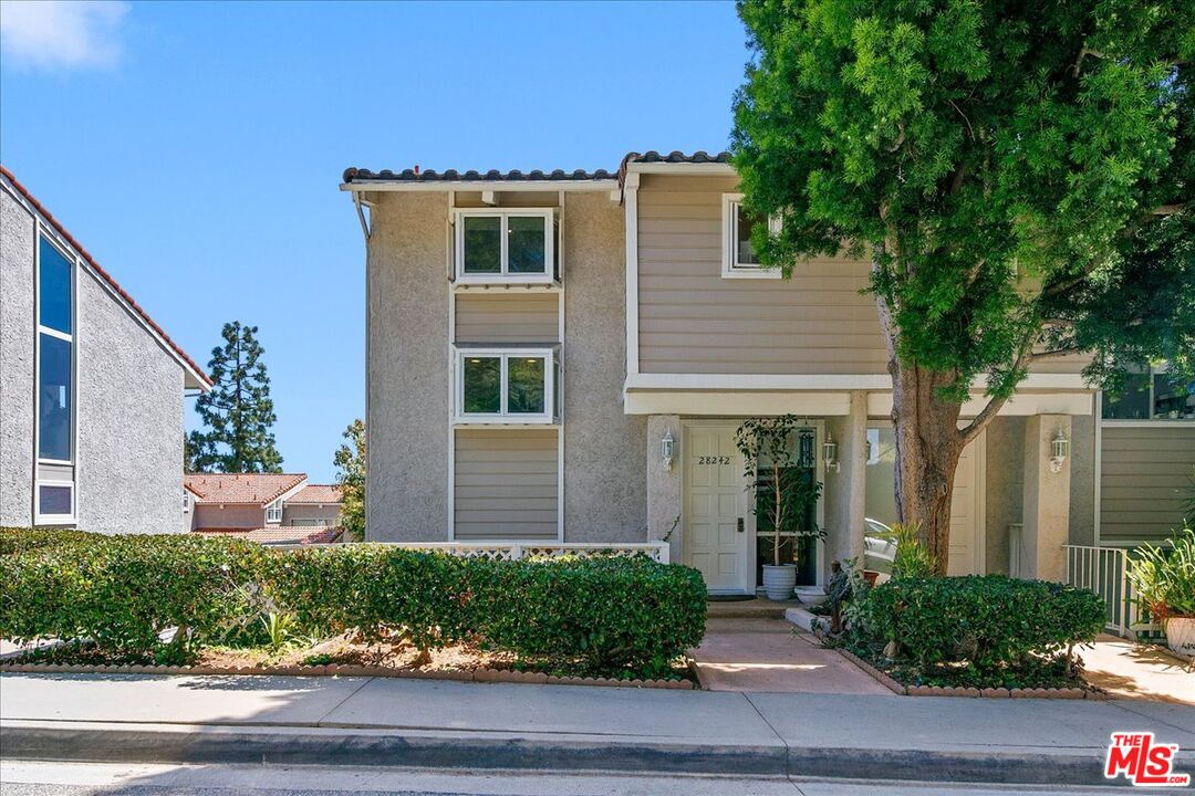 Property photo for 28242 Rey De Copas Ln, Malibu, CA