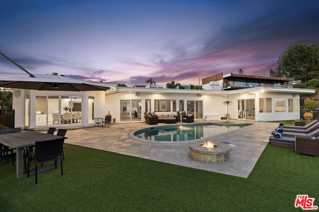 Property photo for 7834 Electra Dr, Los Angeles, CA