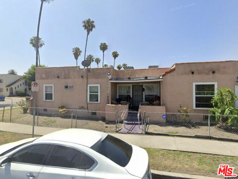 Property photo for 4554 W 28th St, Los Angeles, CA
