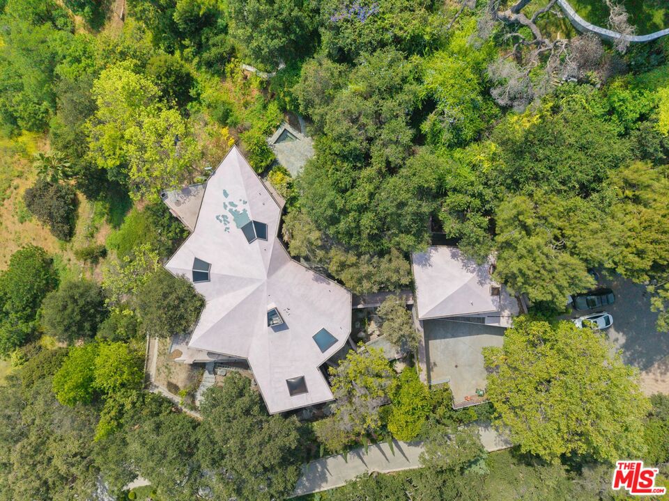 Property photo for 13335 Mulholland Dr, Beverly Hills, CA
