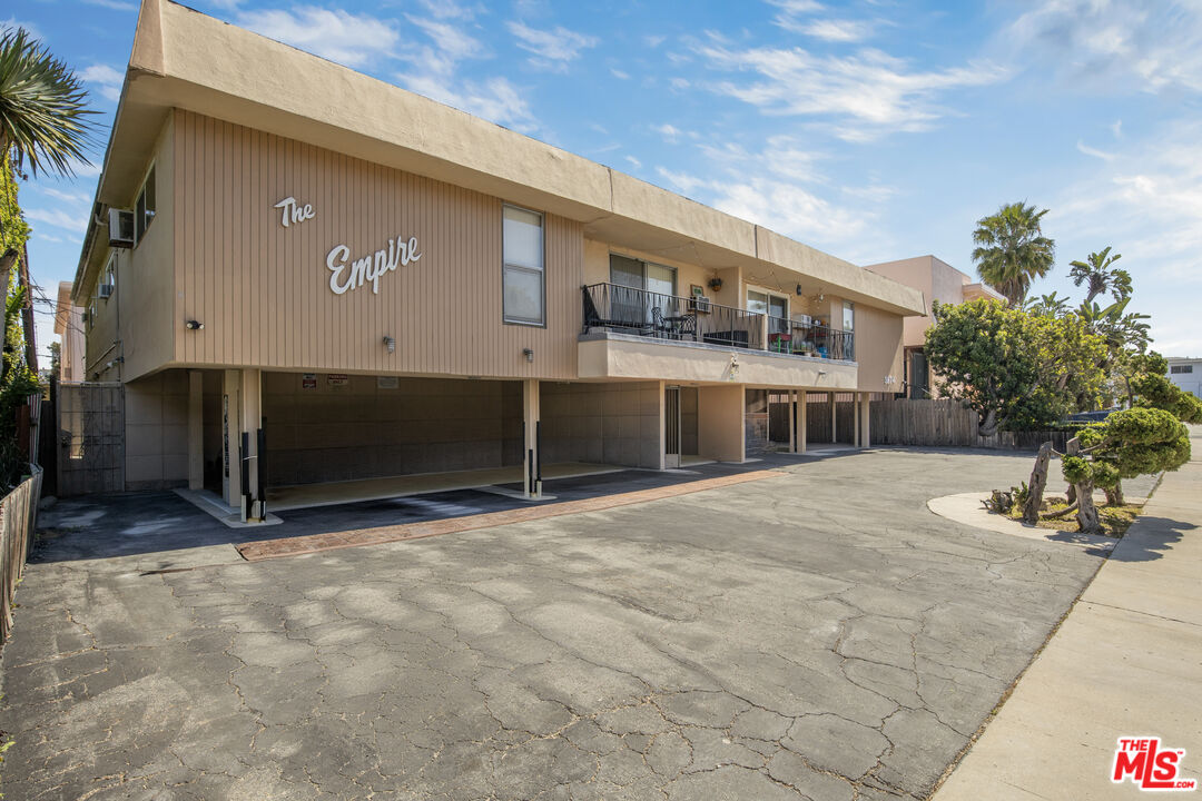 Property photo for 3674 Empire Dr, Los Angeles, CA