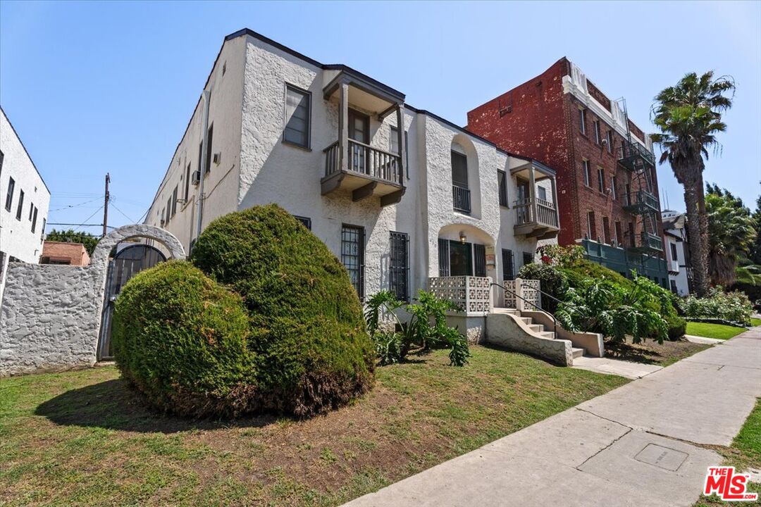 Property photo for 630 S Cochran Ave, Los Angeles, CA