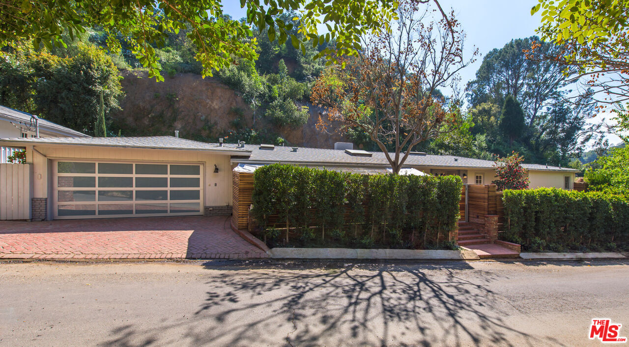 Property photo for 9520 Gloaming Dr, Beverly Hills, CA