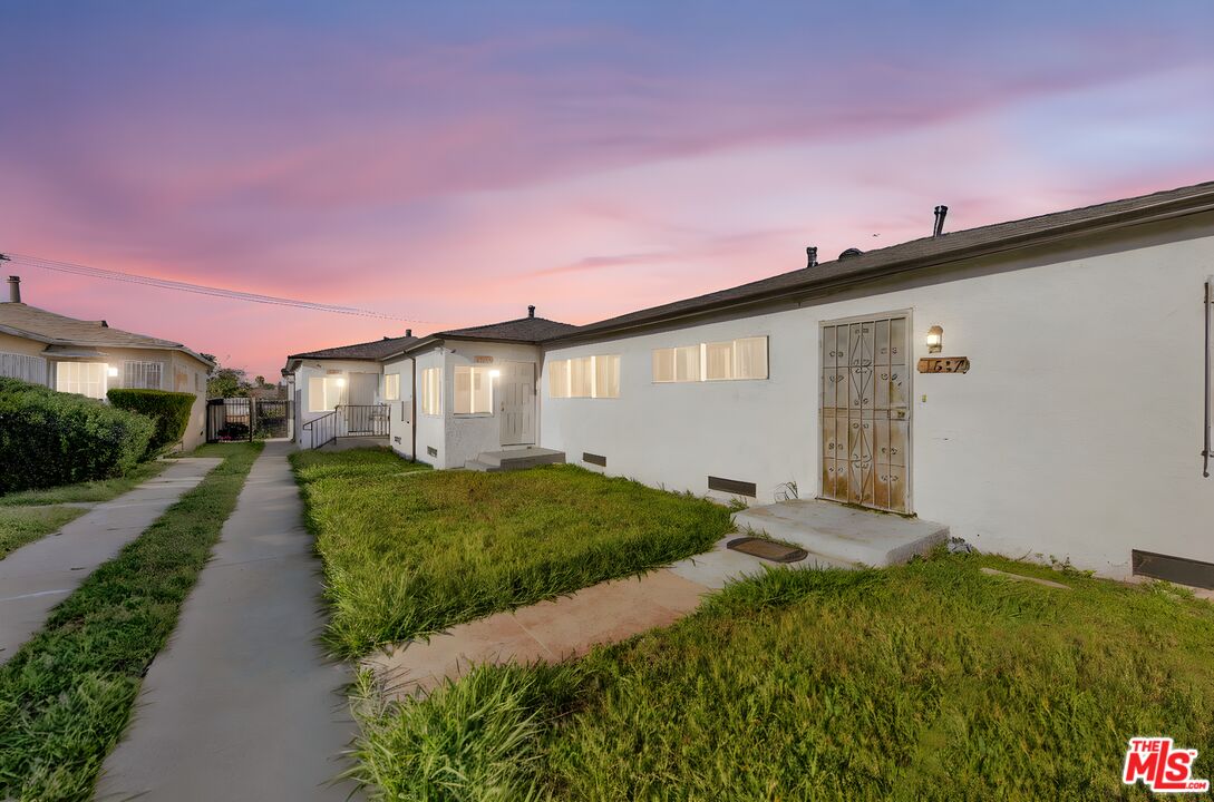 Property photo for 1525 W 105th St, Los Angeles, CA