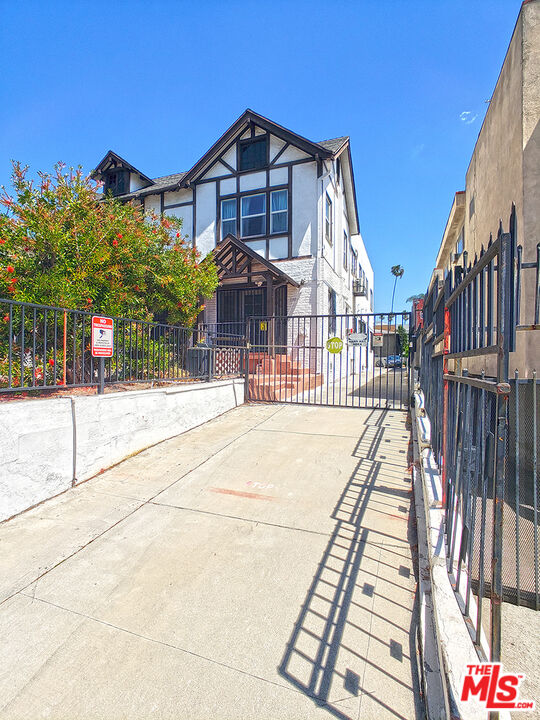 Property photo for 336 S Wilton Pl, #338, Los Angeles, CA
