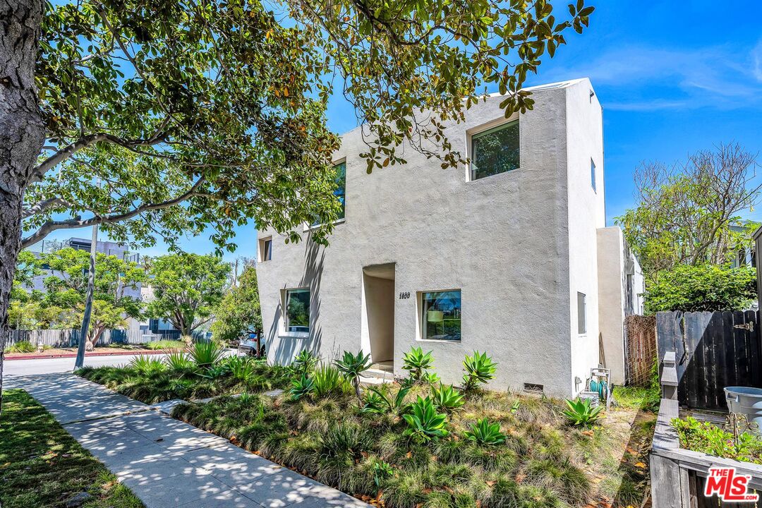 Property photo for 2800 Grayson Ave, Venice, CA