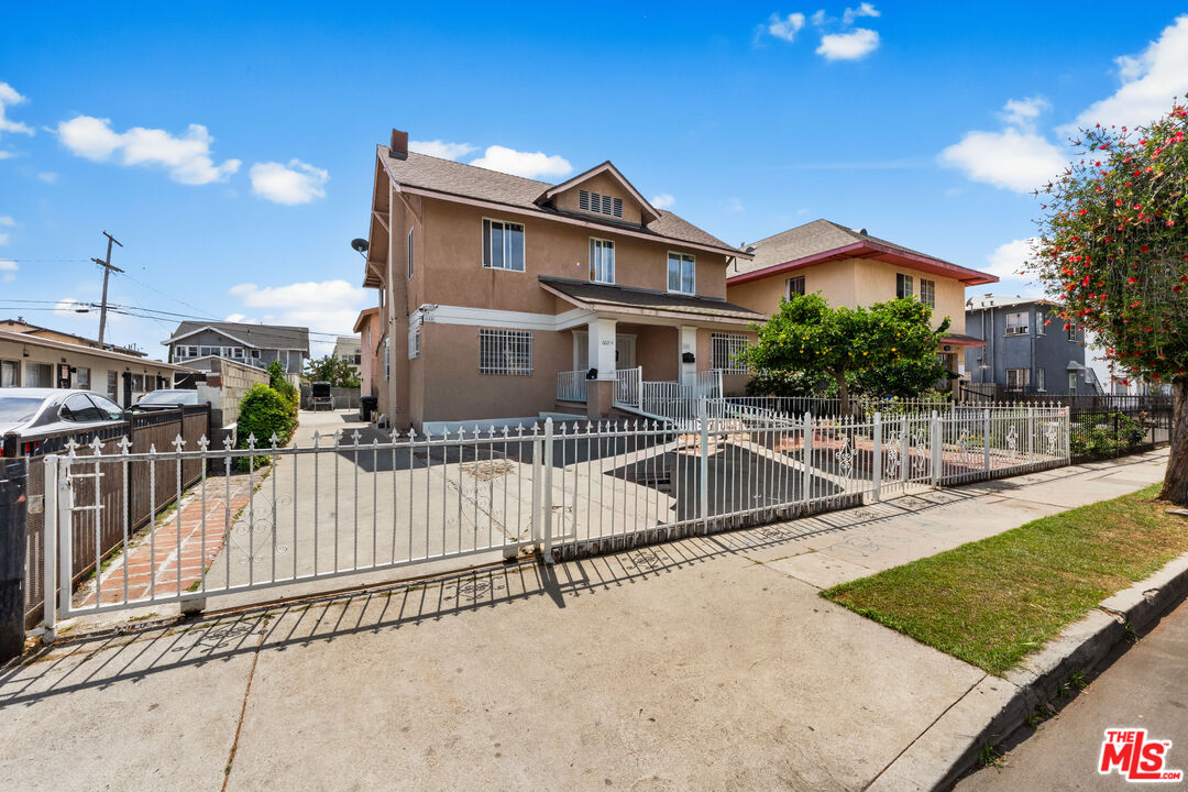 Property photo for 602 W 40th Pl, Los Angeles, CA