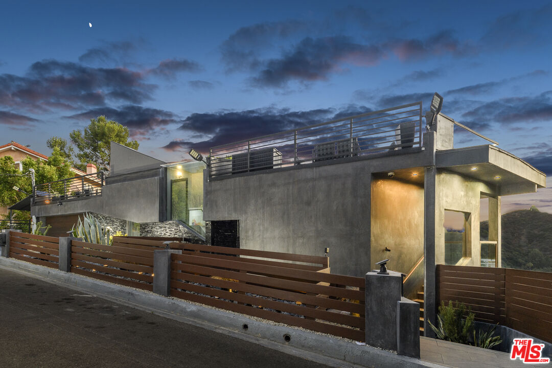 Property photo for 2271 Gloaming Way, Beverly Hills, CA