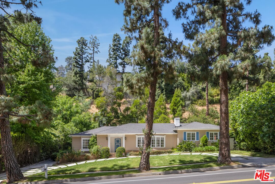 Property photo for 1165 Coldwater Canyon Dr, Beverly Hills, CA