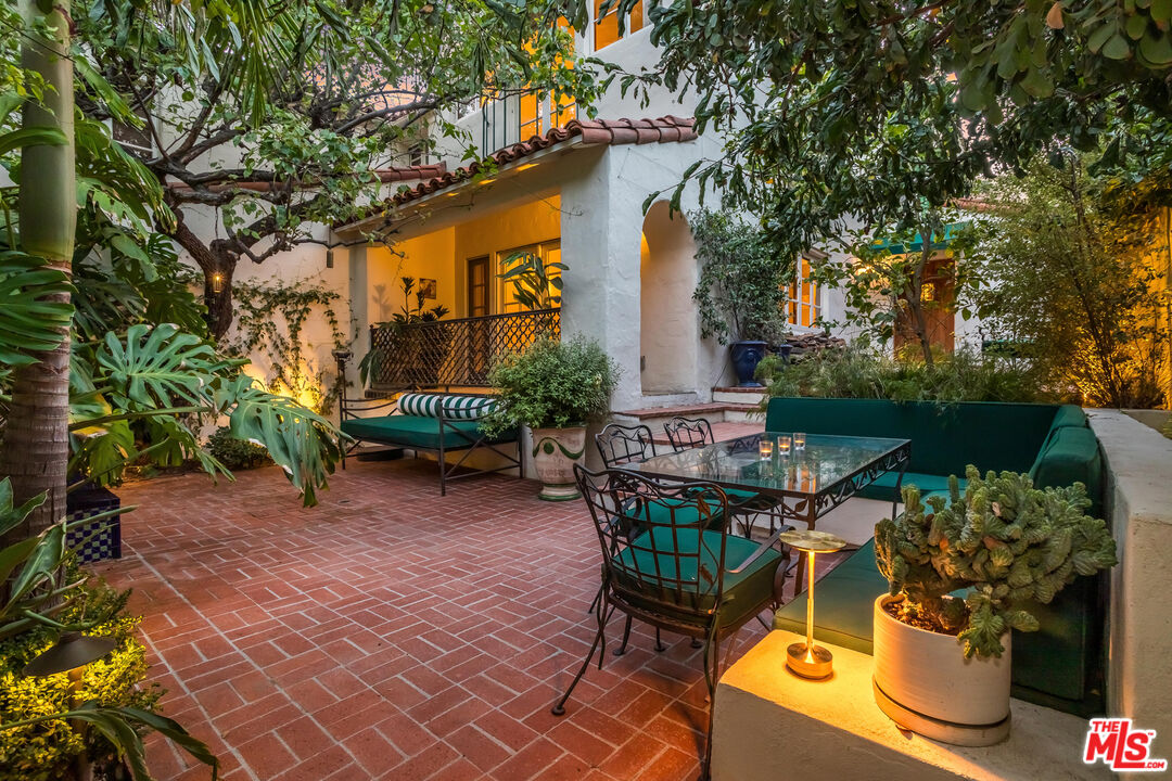 Property photo for 1811 Courtney Ave, Los Angeles, CA