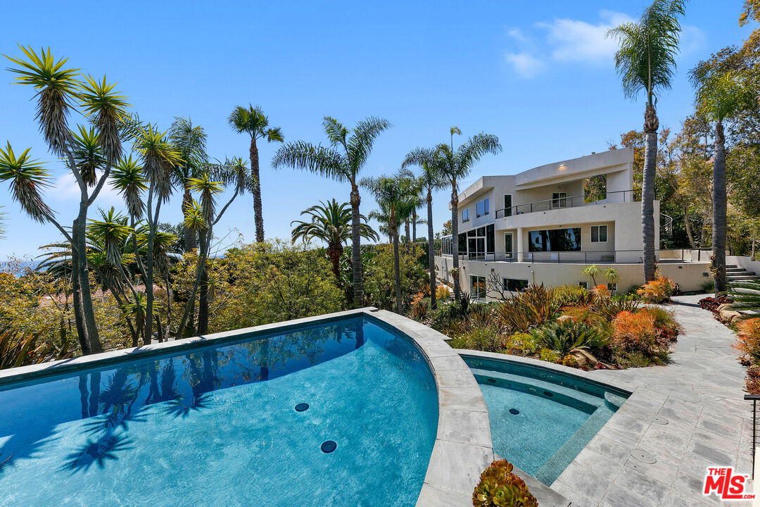 Property photo for 28177 Rey De Copas Ln, Malibu, CA
