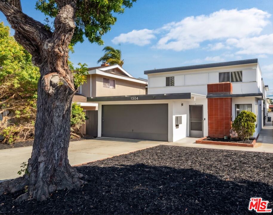 Property photo for 1304 Amethyst St, Redondo Beach, CA