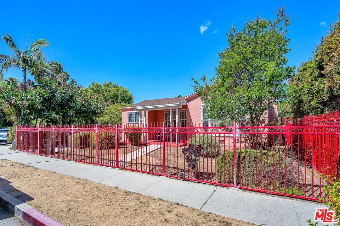 Property photo for 2345 S Garth Ave, Los Angeles, CA