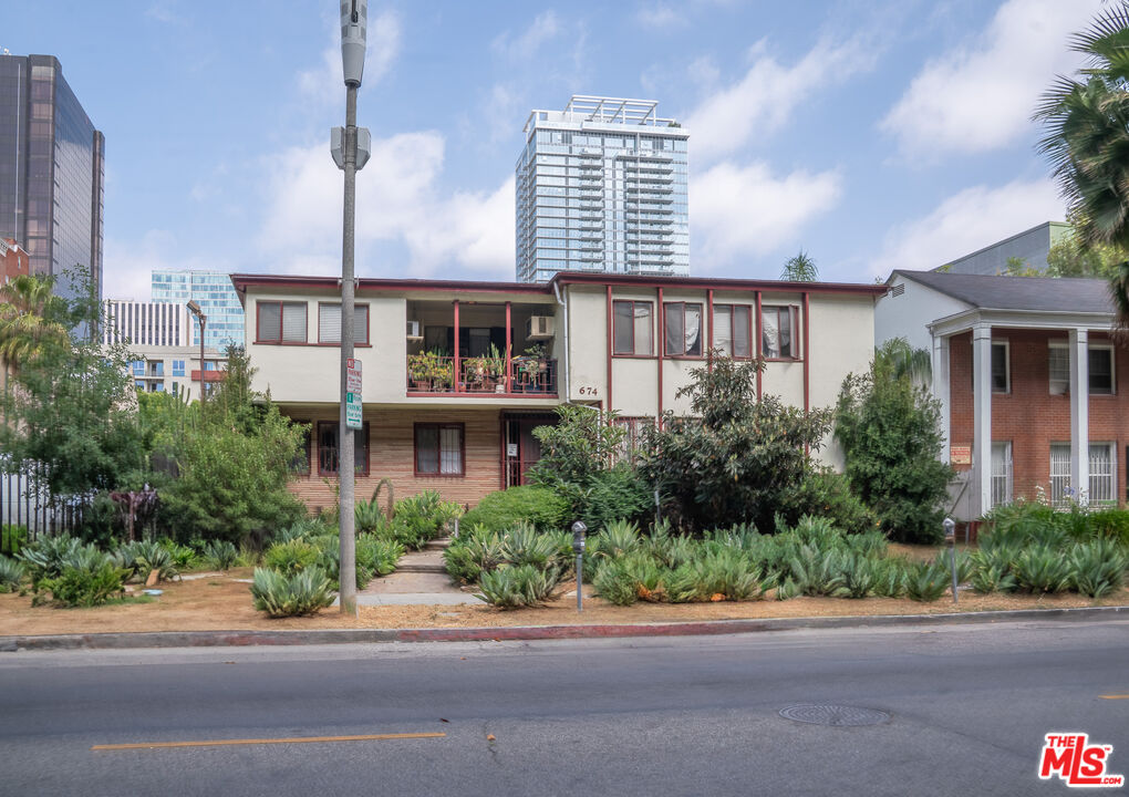 Property photo for 674 S Catalina St, Los Angeles, CA