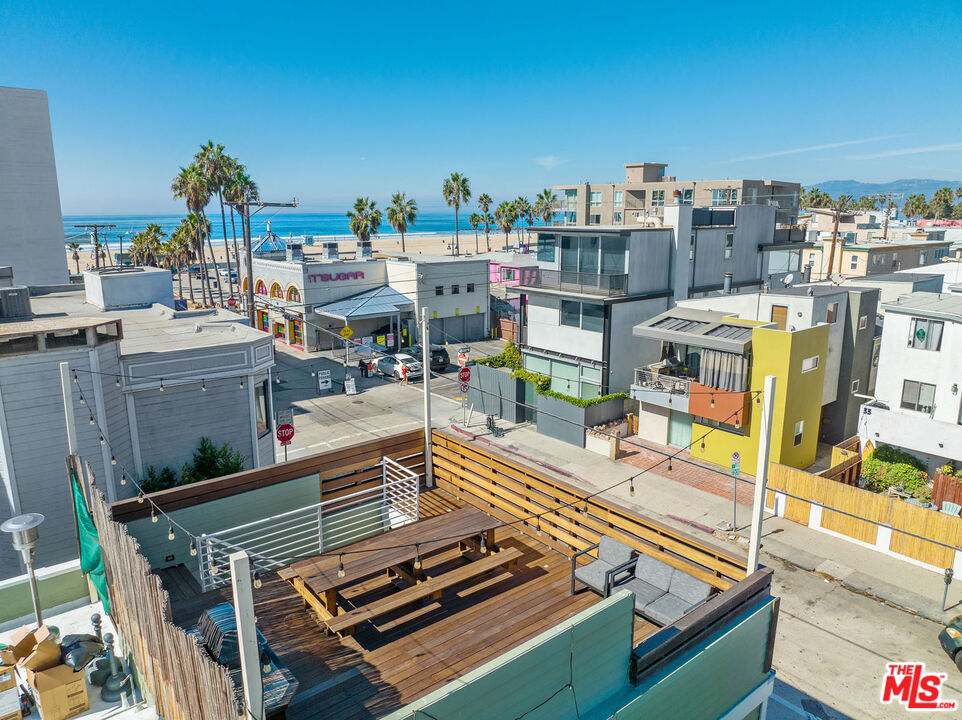 Property photo for 32 N Venice Blvd, Venice, CA