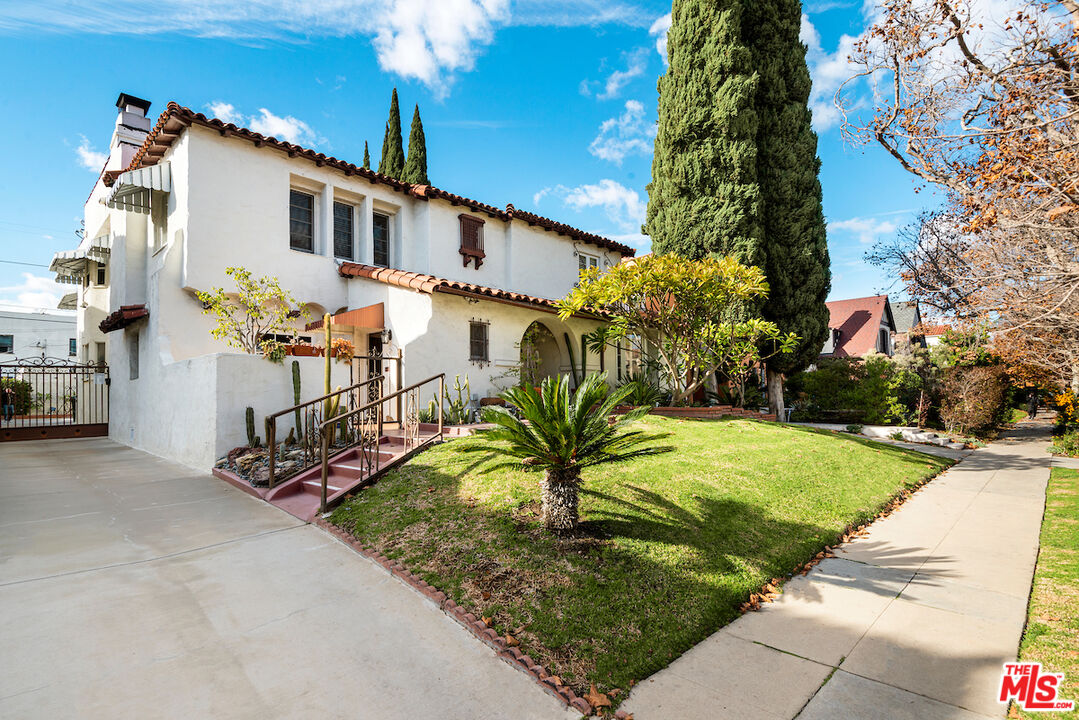 Property photo for 119 N Orange Dr, Los Angeles, CA