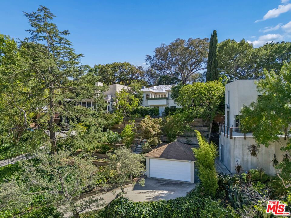 Property photo for 10294 Cresta Dr, Los Angeles, CA