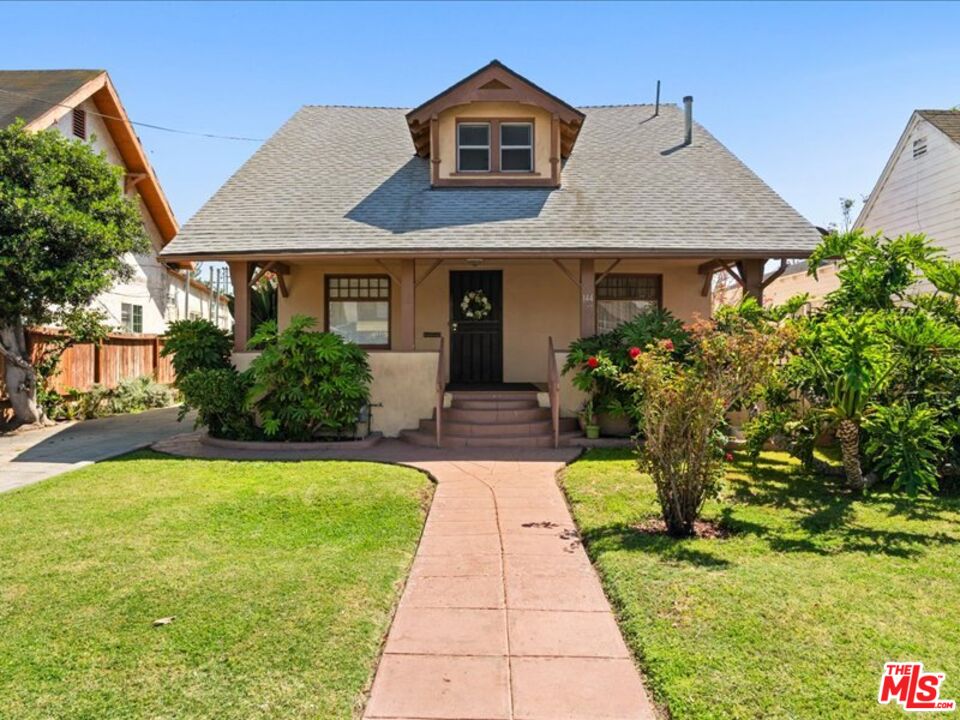 Property photo for 144 W 45th St, Los Angeles, CA