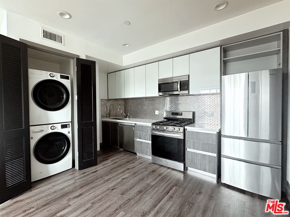 Property photo for 552 N Hobart Blvd, #316, Los Angeles, CA