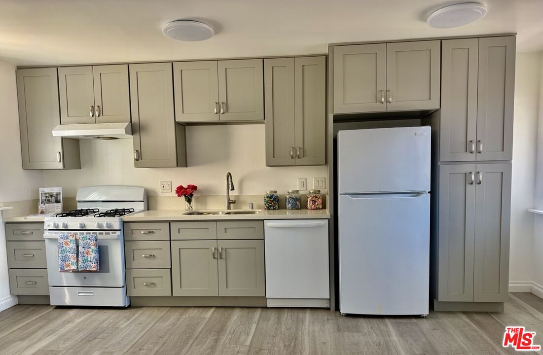 Property photo for 740 N Hill Pl, #1, Los Angeles, CA