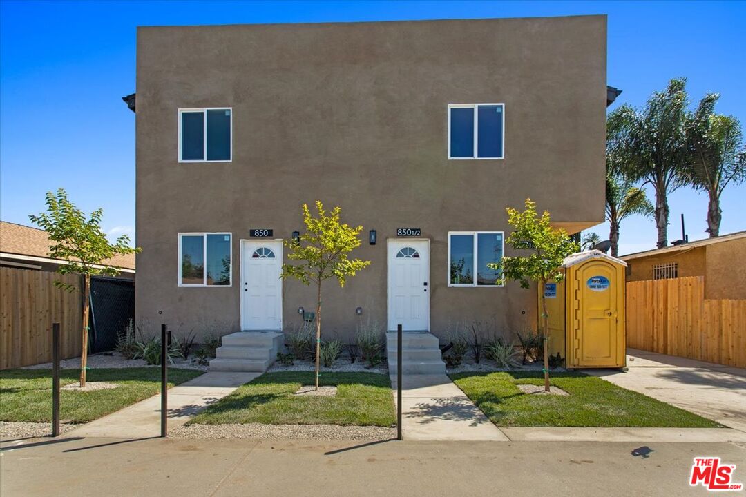 Property photo for 850 W Gage Ave, Los Angeles, CA
