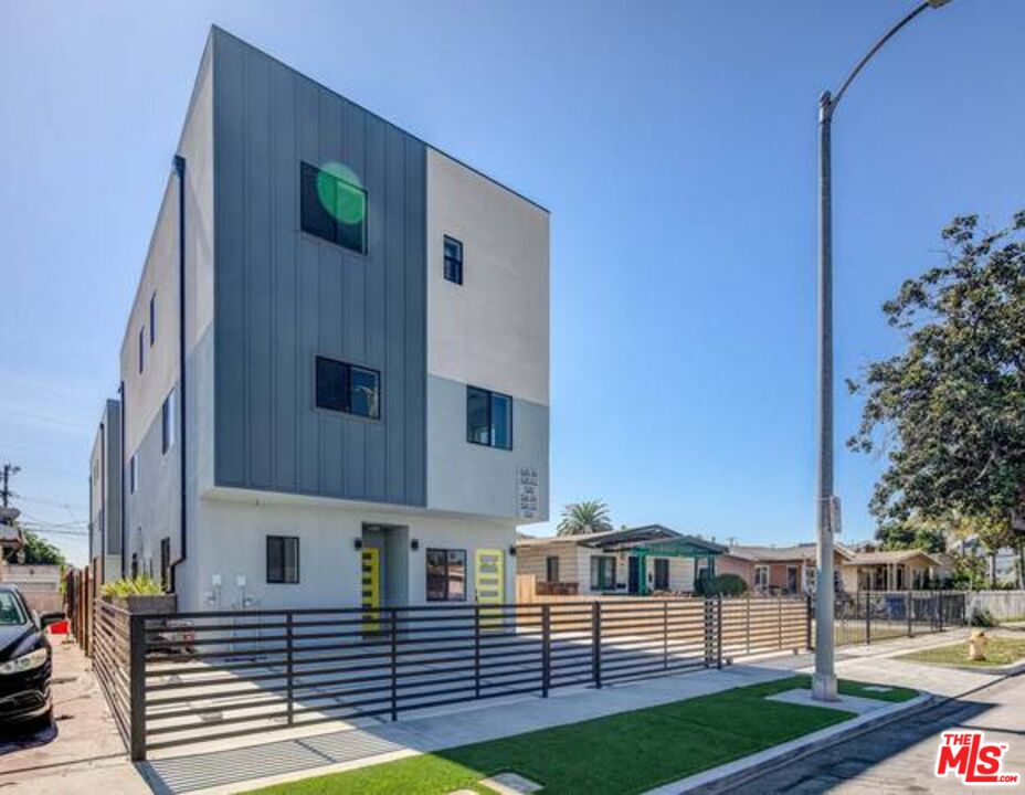 Property photo for 624 W 83rd St, #624 1/2, Los Angeles, CA