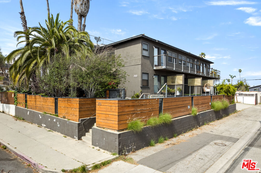 Property photo for 250 3rd Ave, Venice, CA