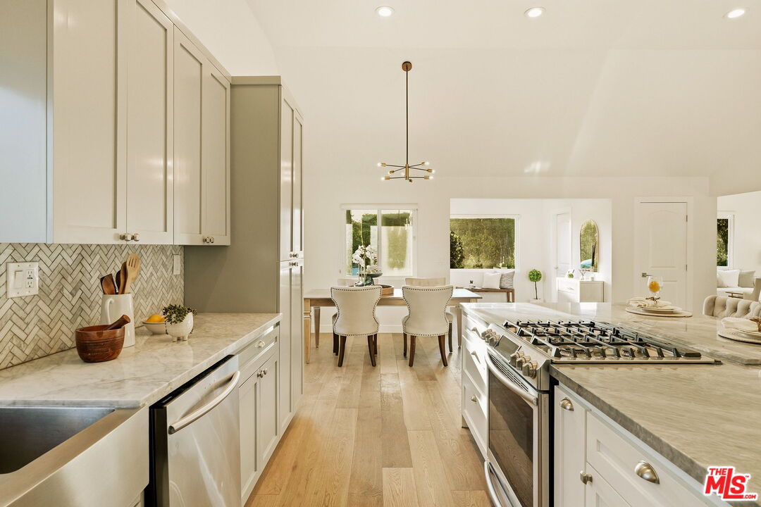 Property photo for 1026 S Windsor Blvd, Los Angeles, CA