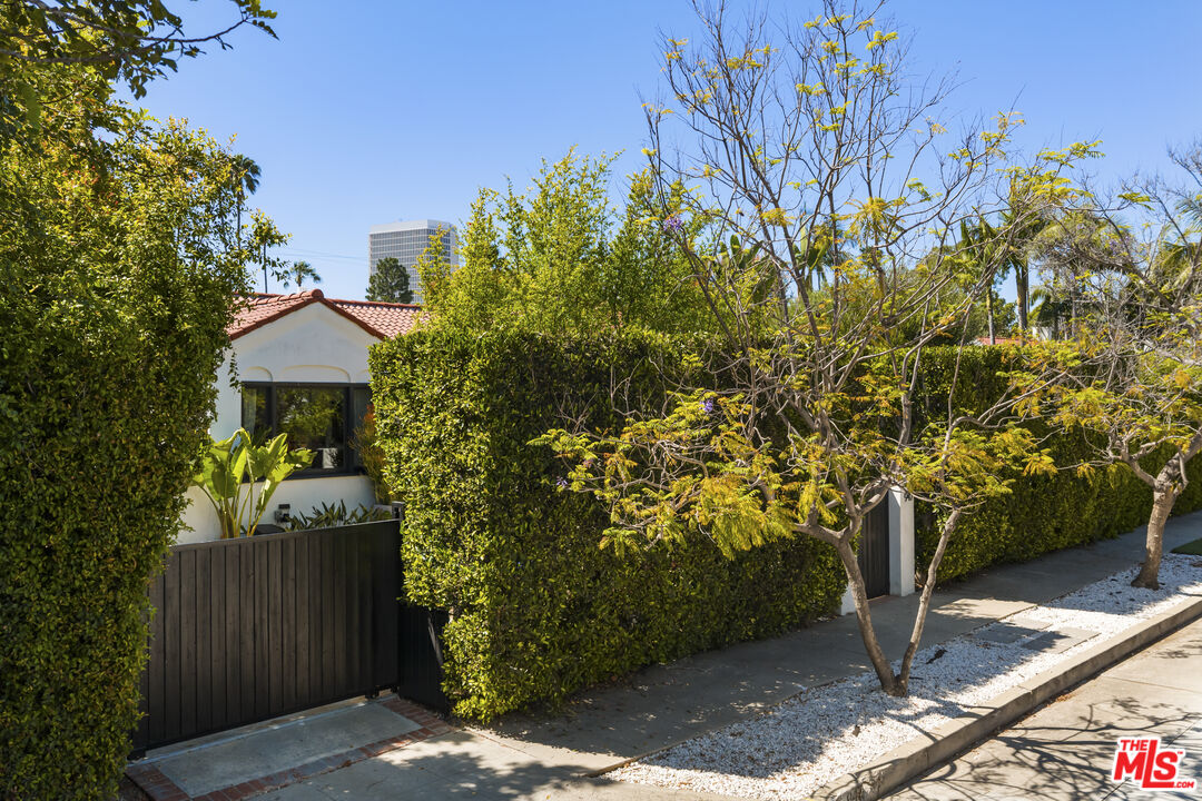 Property photo for 947 S Cloverdale Ave, Los Angeles, CA