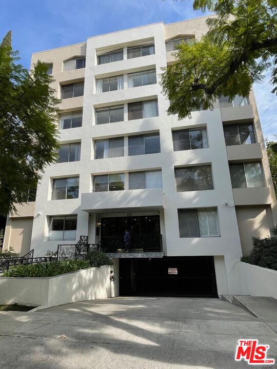 Property photo for 412 N Palm Dr, #302, Beverly Hills, CA
