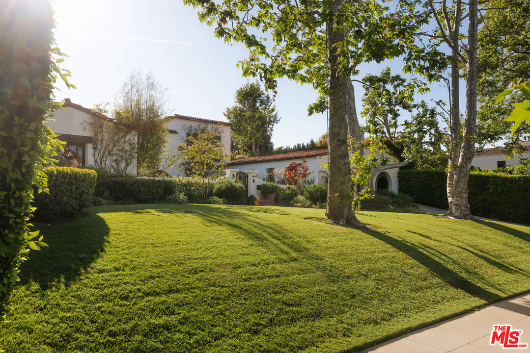 Property photo for 563 S Burlingame Ave, Los Angeles, CA