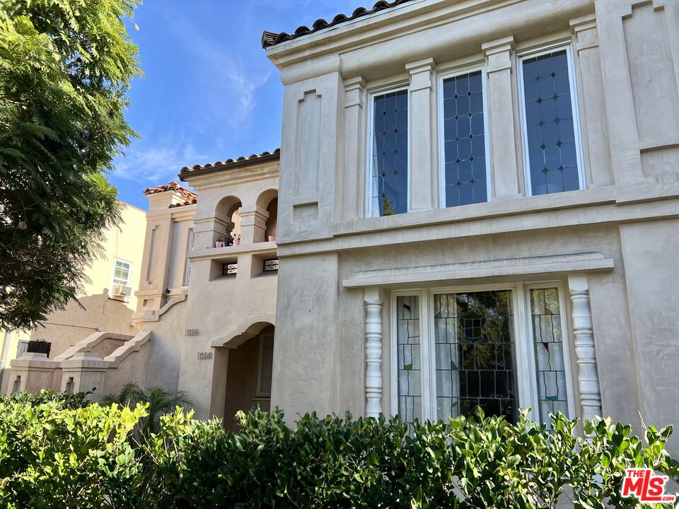 Property photo for 1014 Meadowbrook Ave, Los Angeles, CA
