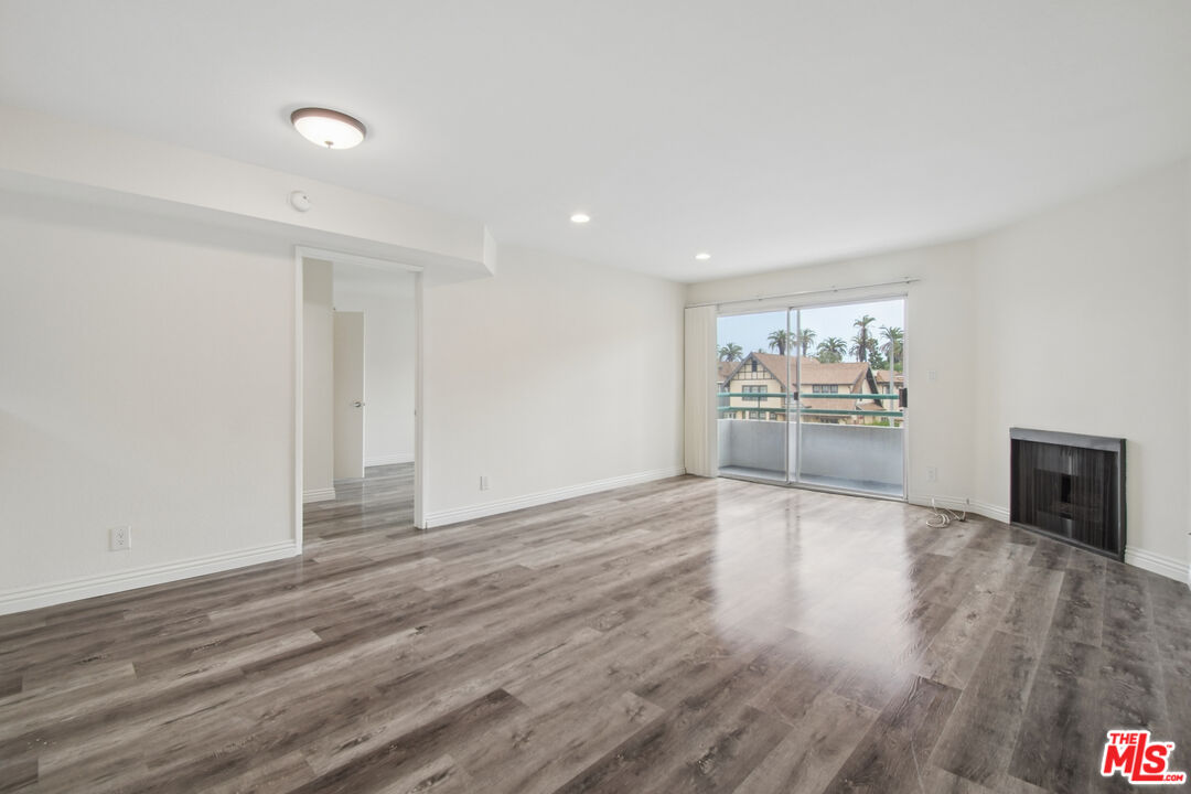 Property photo for 870 Crenshaw Blvd, #202, Los Angeles, CA