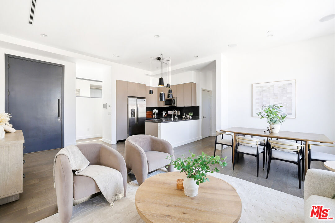 Property photo for 1819 1/2 Veteran Ave, Los Angeles, CA