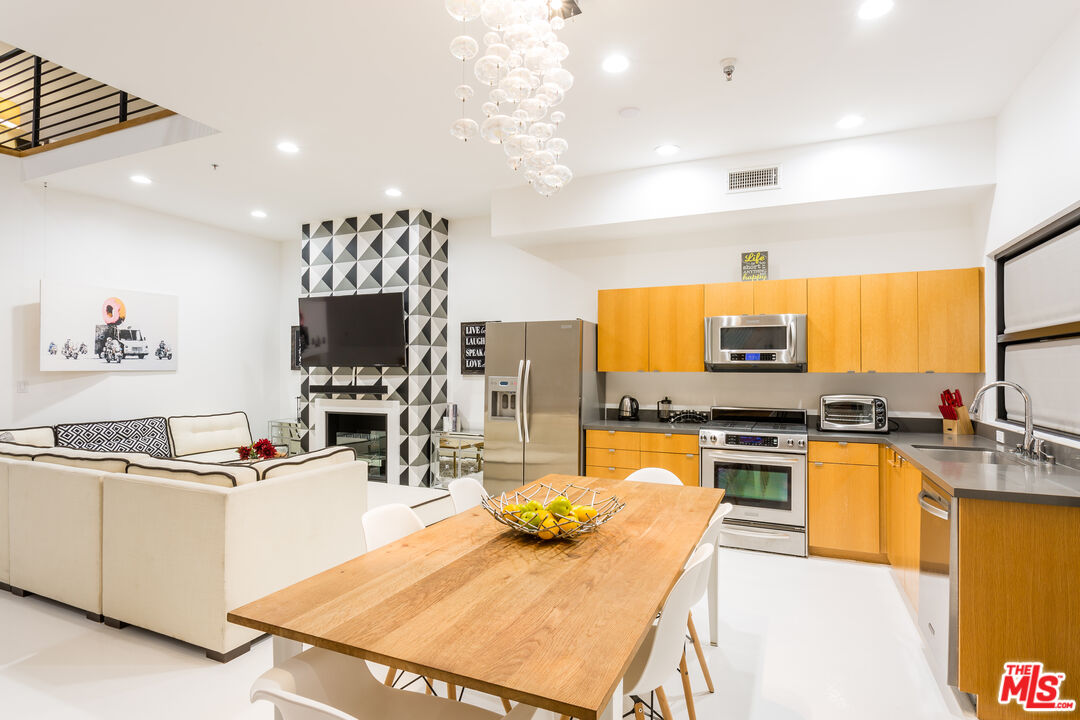 Property photo for 815 Hampton Dr, #7, Venice, CA