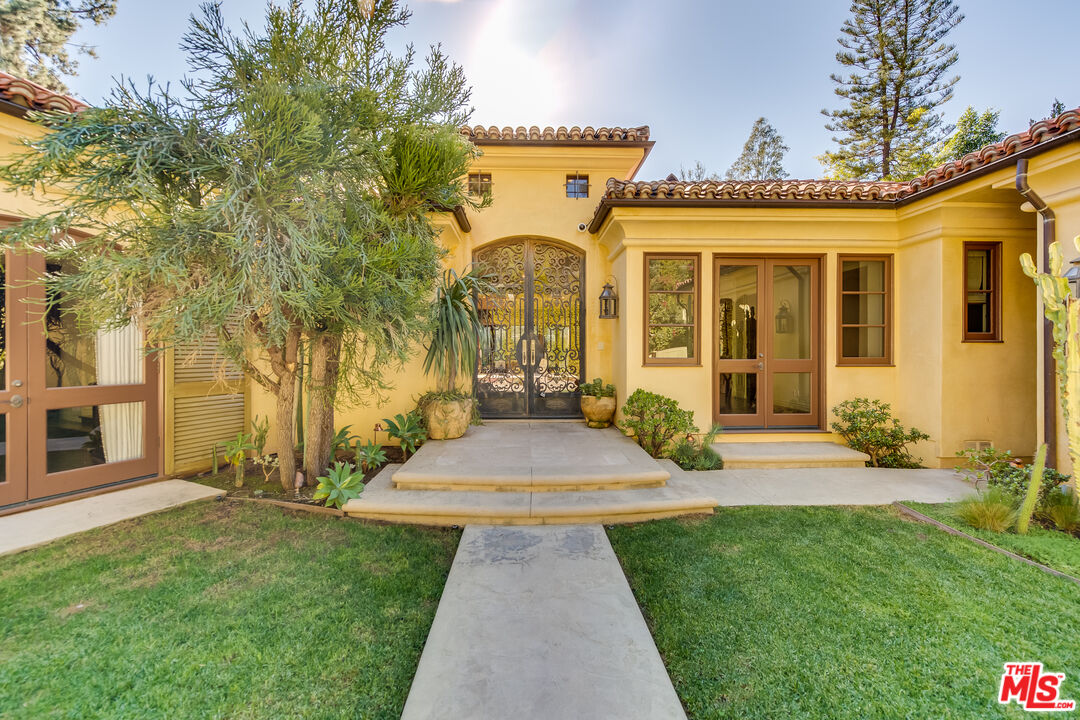 Property photo for 9530 Hidden Valley Rd, Beverly Hills, CA