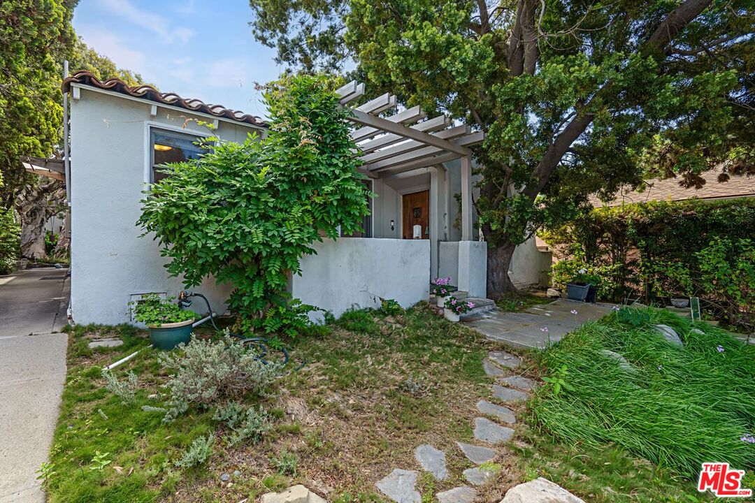 Property photo for 2138 Holmby Ave, Los Angeles, CA
