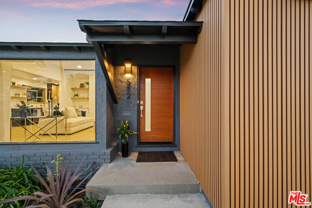 Property photo for 512 W Hillsdale St, Inglewood, CA