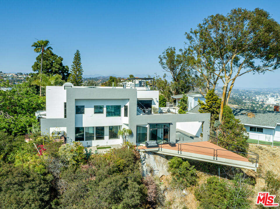 Property photo for 8424 Grand View Dr, Los Angeles, CA