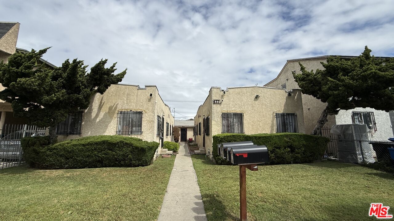 Property photo for 633 W 79th St, Los Angeles, CA